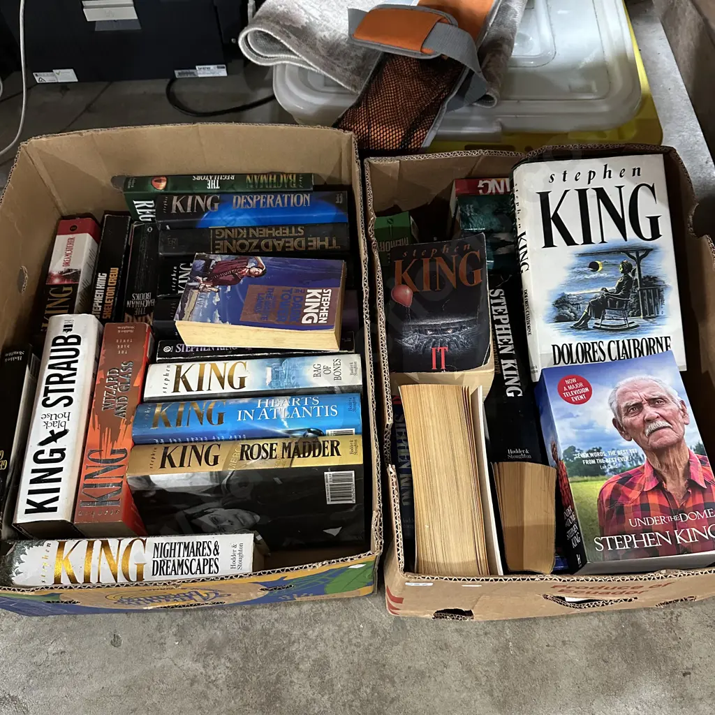 Two boxes of books. Image 1++