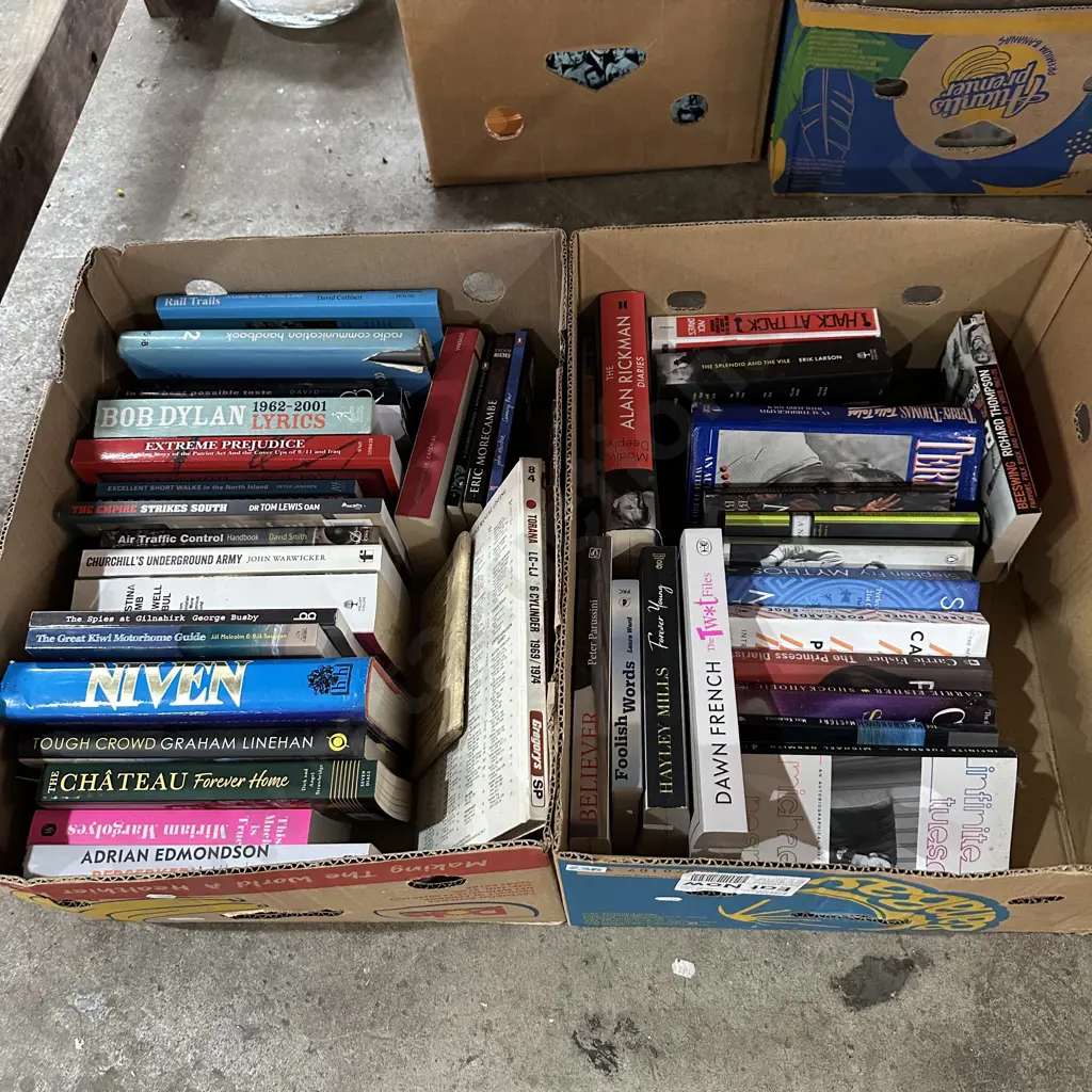 Two boxes of books. Image 1++
