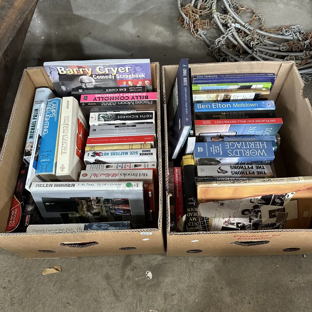 Two boxes of books. Image 1++