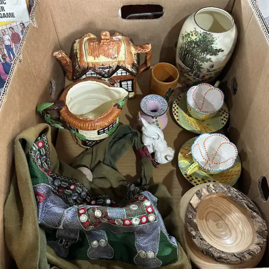 Box lot of collectable china including Royal Doulton etc.