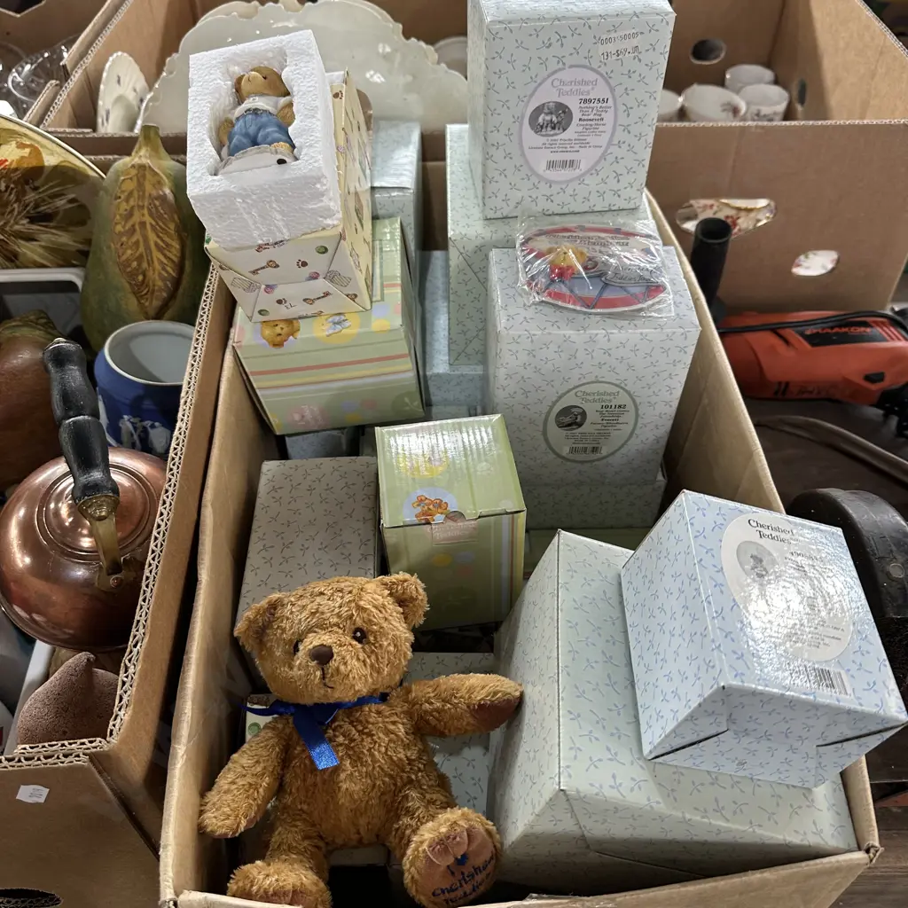 Box lot of Cherished Teddies. Image 1++