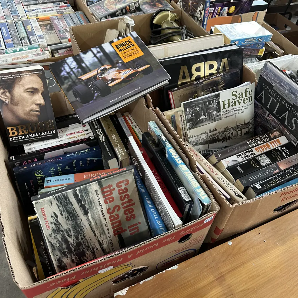 Two boxes of books. Image 1++
