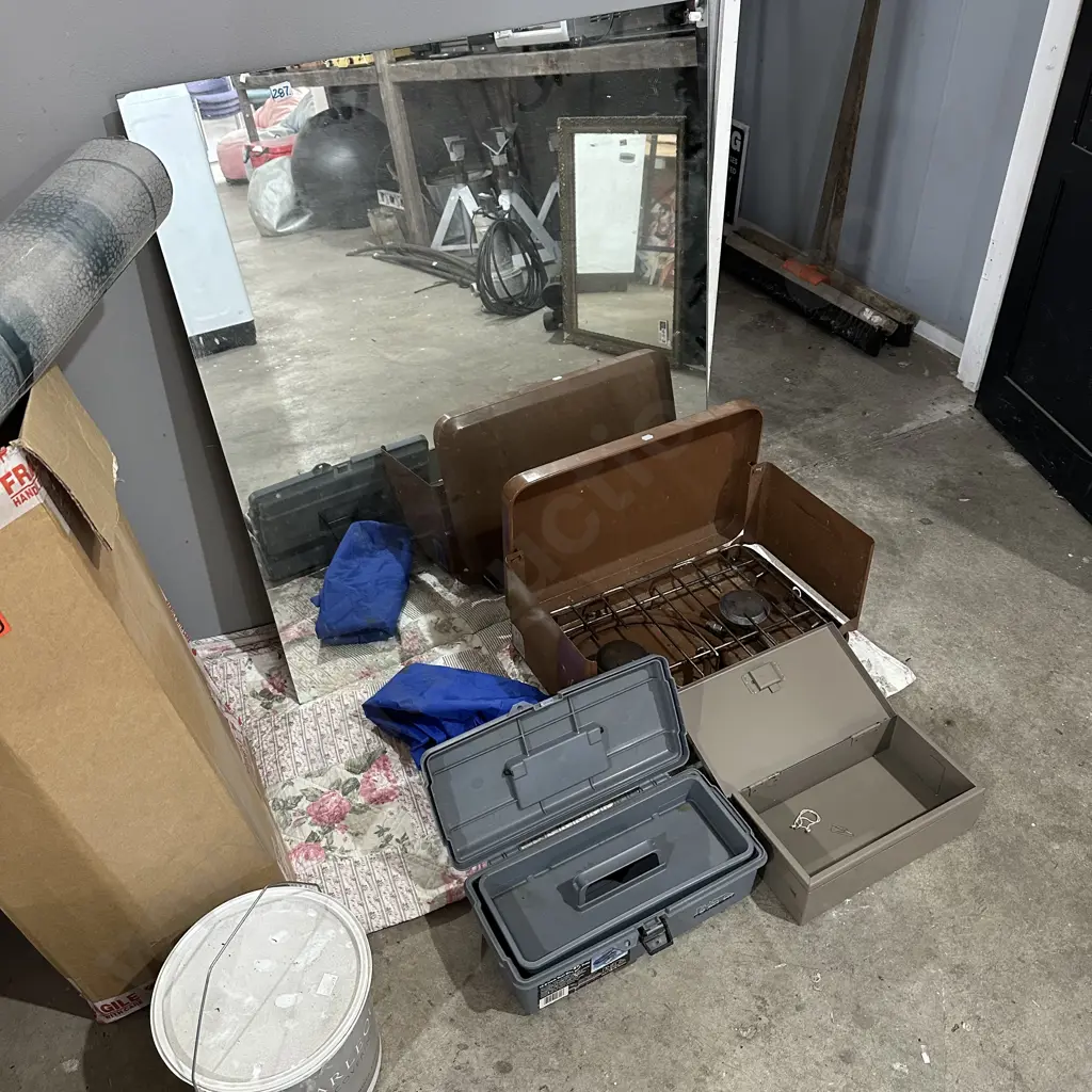 Gas cooker, tool and cash box, unframed mirror. Image 1++