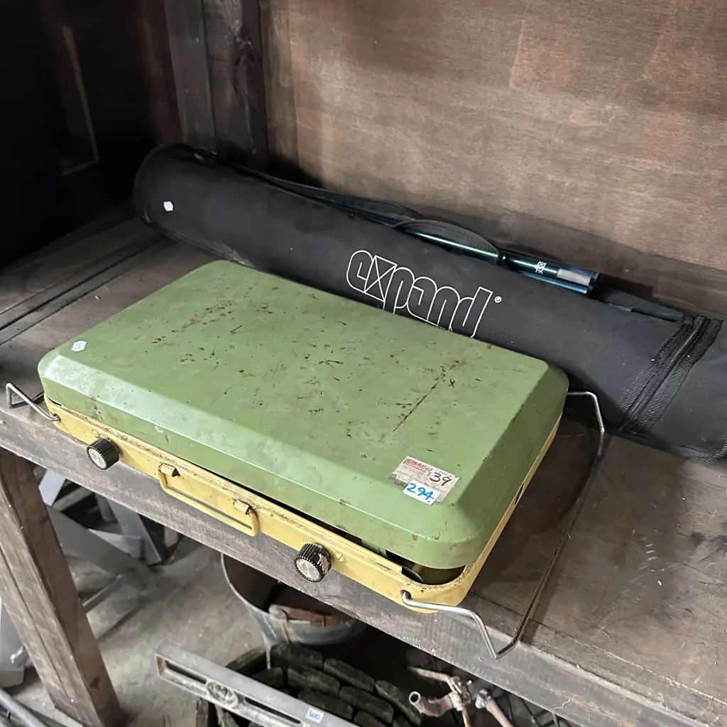 banner stand and gas cooker Image 1++