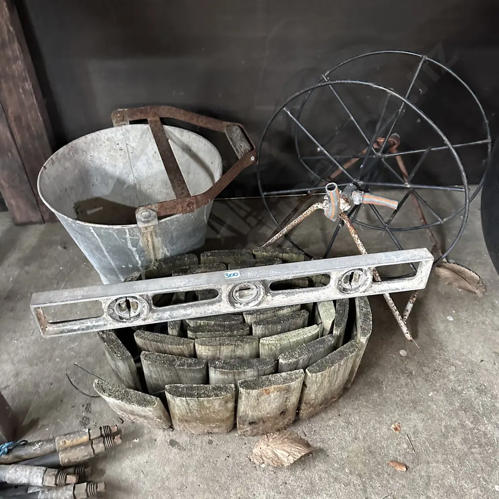 bucket, edging, level and reel Image 1++