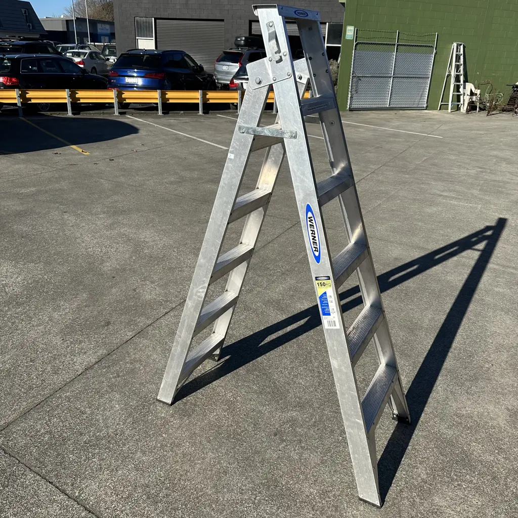 Werner 1.8m stepladder Image 1++