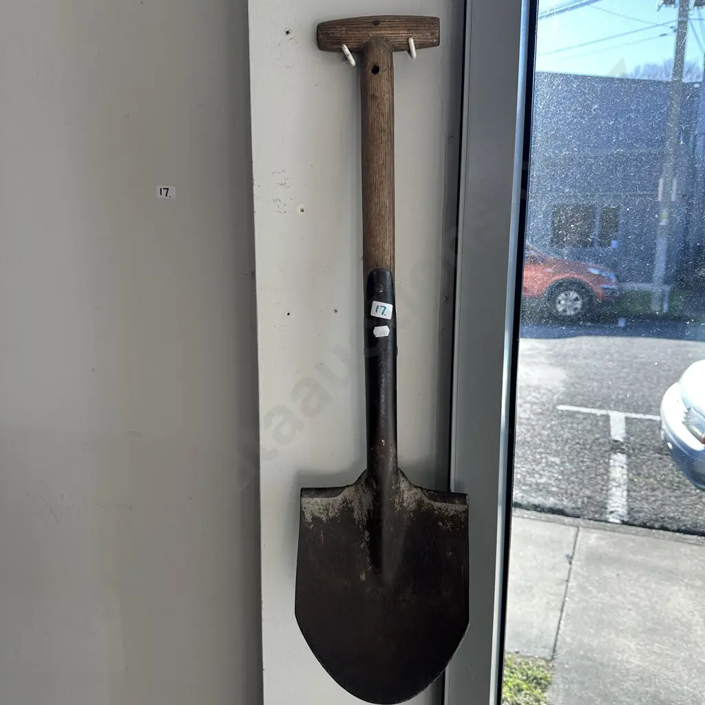 short handled English trench shovel Image 1++