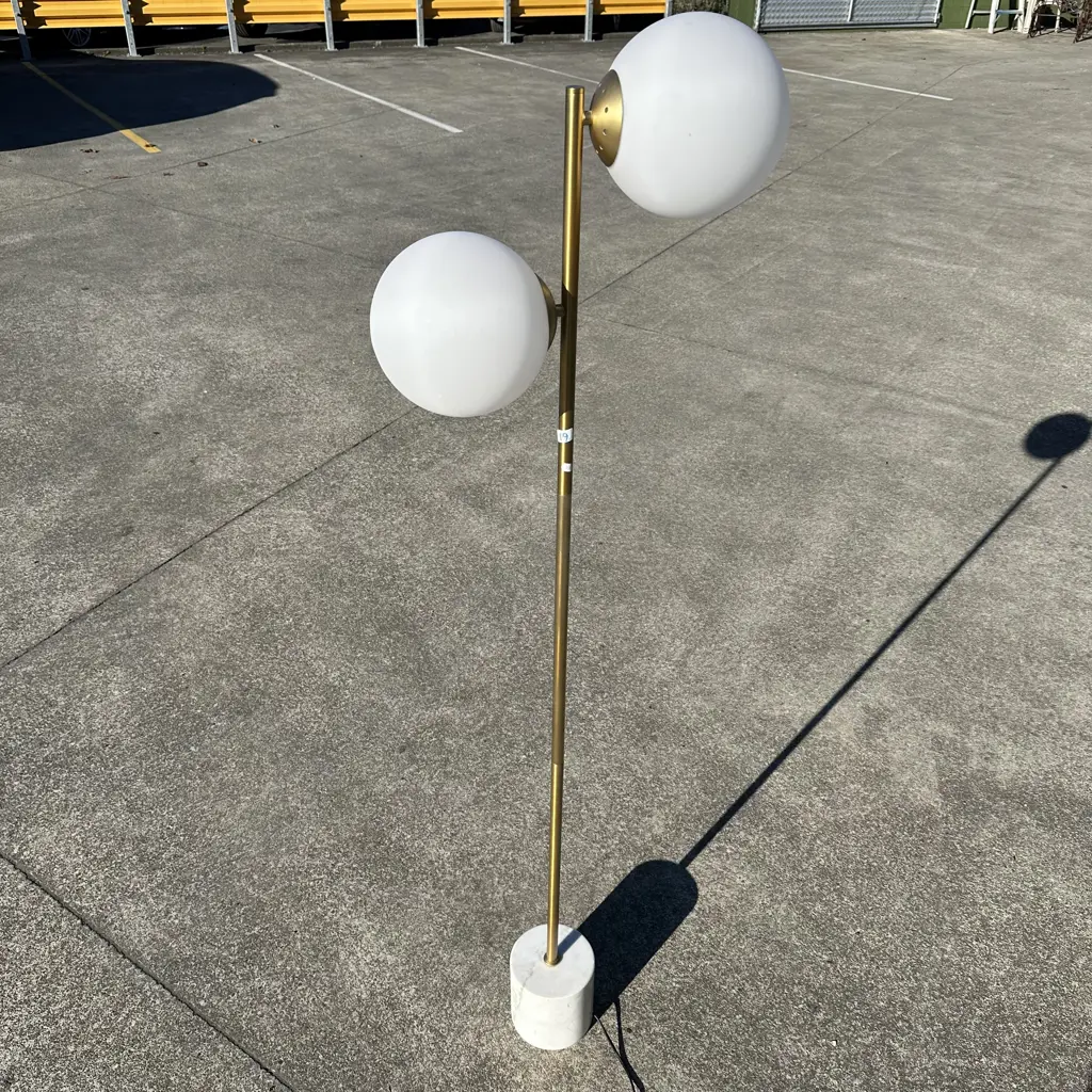 Quartz bases globe lamp with electrical tag Image 1++