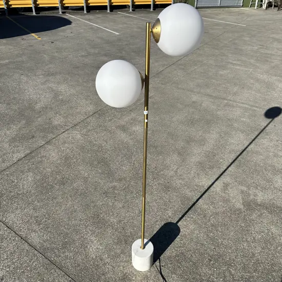 Quartz bases globe lamp with electrical tag