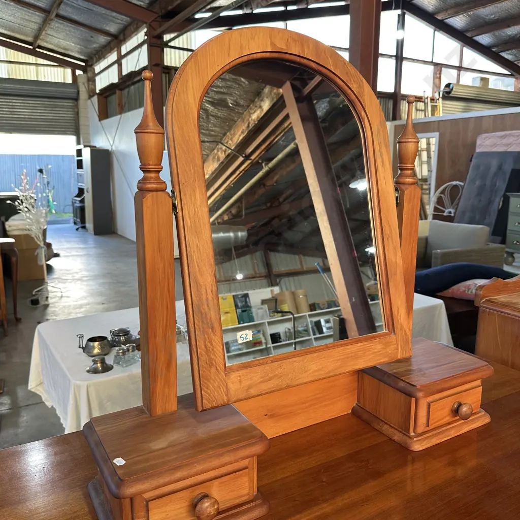 Rimu dressing table mirror Image 1++