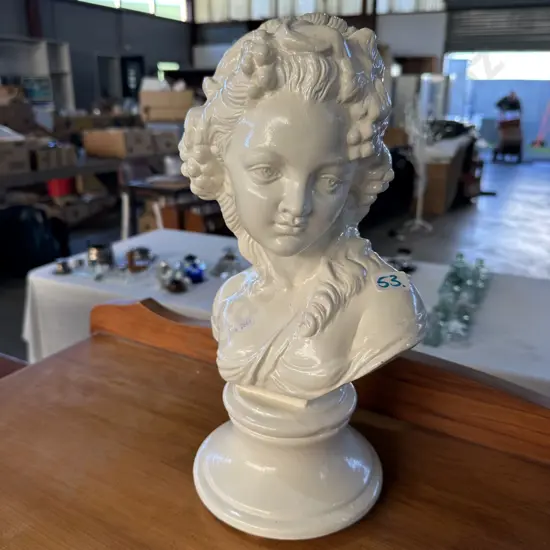 modern molded bust