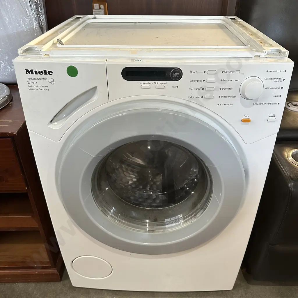 Miele auto washer (with fitting for drier on top) Image 1++