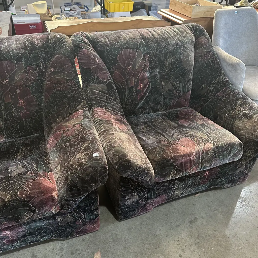 3pc dark floral lounge suite Image 1++
