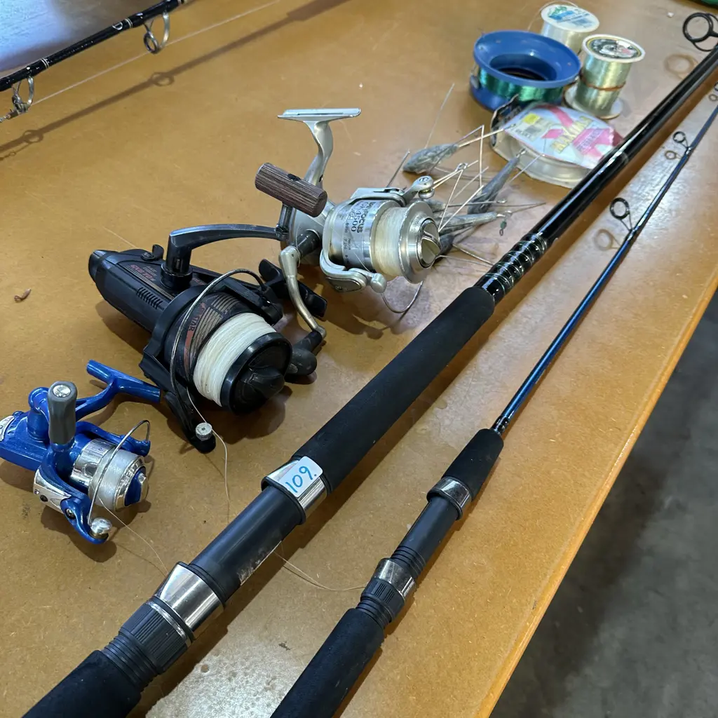 Shimano Surfcasting rod, Rogue rod, three reels, fishing line and sinkers. Image 1++