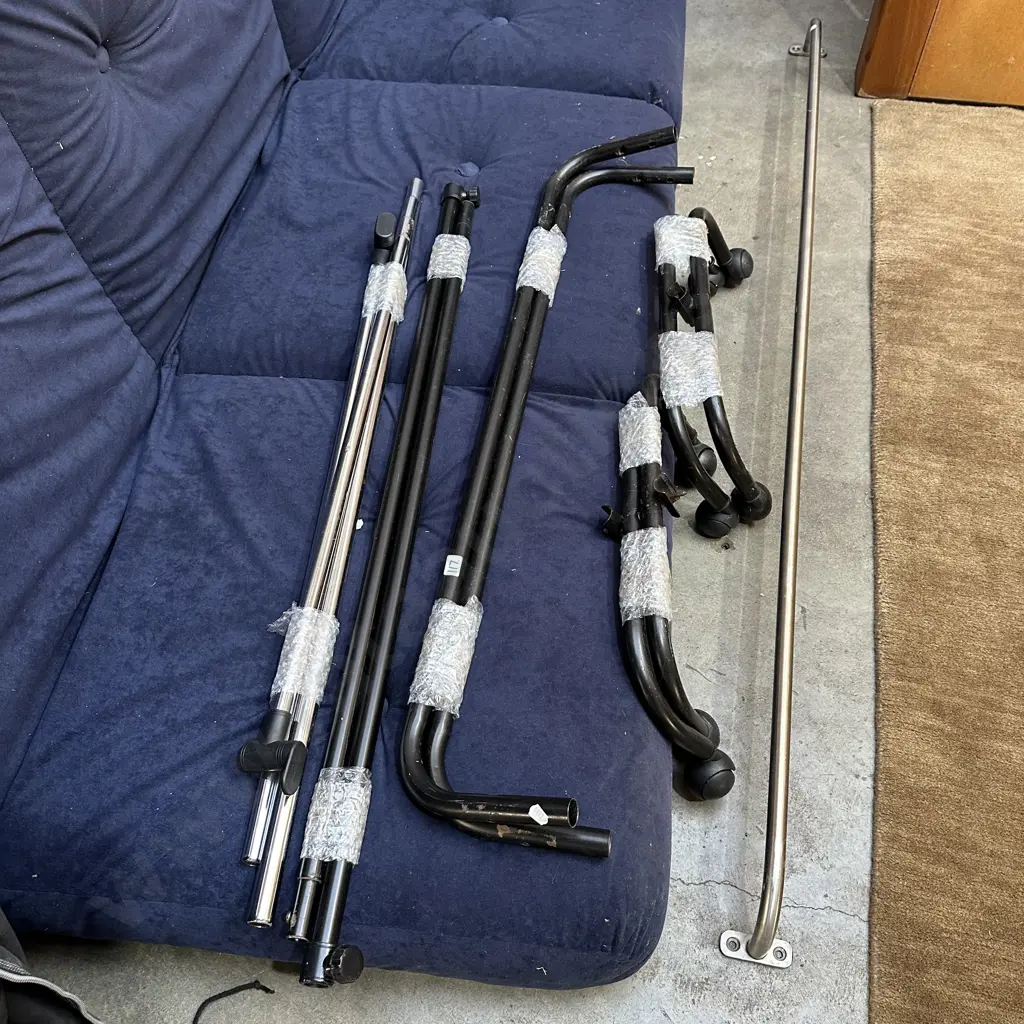 Stainless steel hand rail plus rolling clothes hanger to assemble. Image 1++