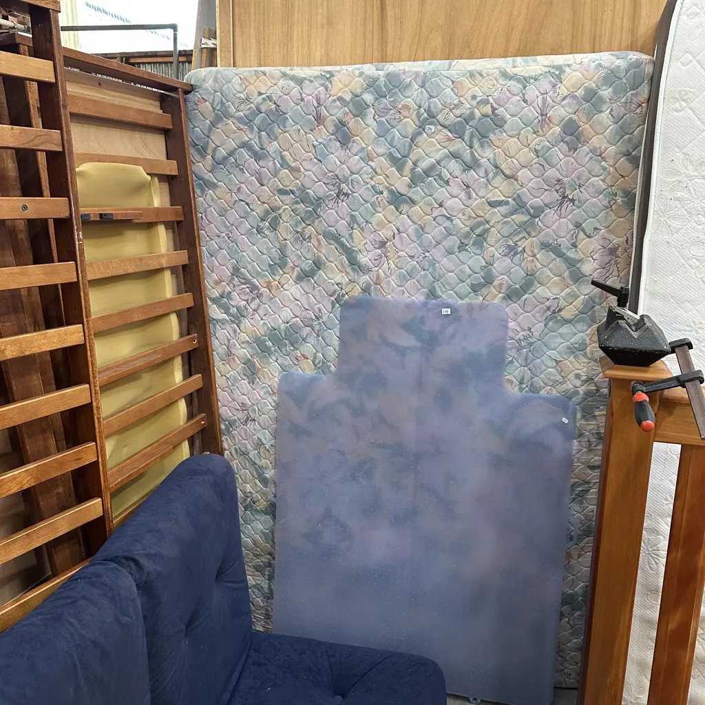 Double size clean mattress. Image 1++