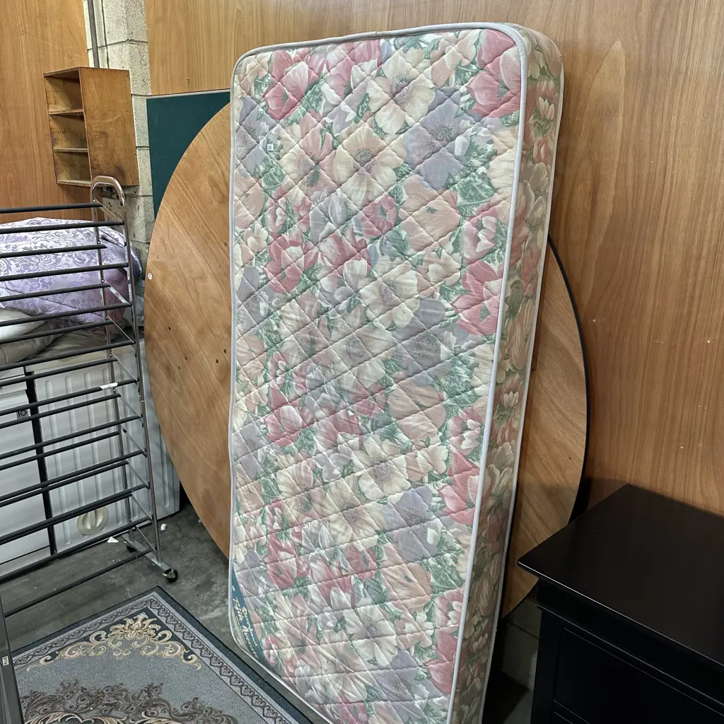 Clean single sleepyhead mattress. Image 1++