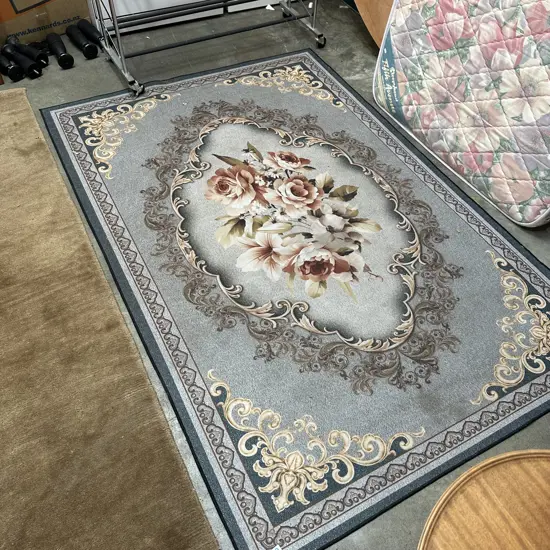 Decorative rug 180cm x 120cm.