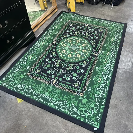 Patterned rug 180cm x 120cm.