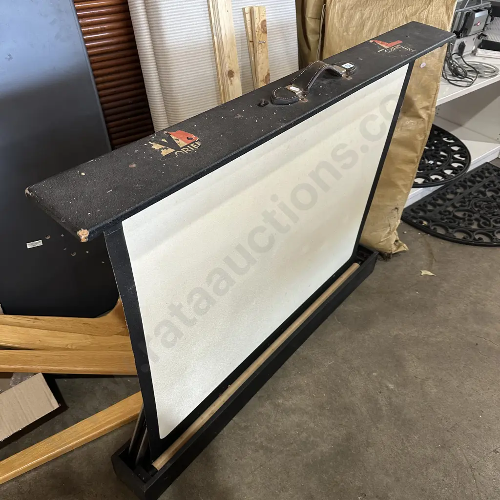 Portable projector screen. Image 1++