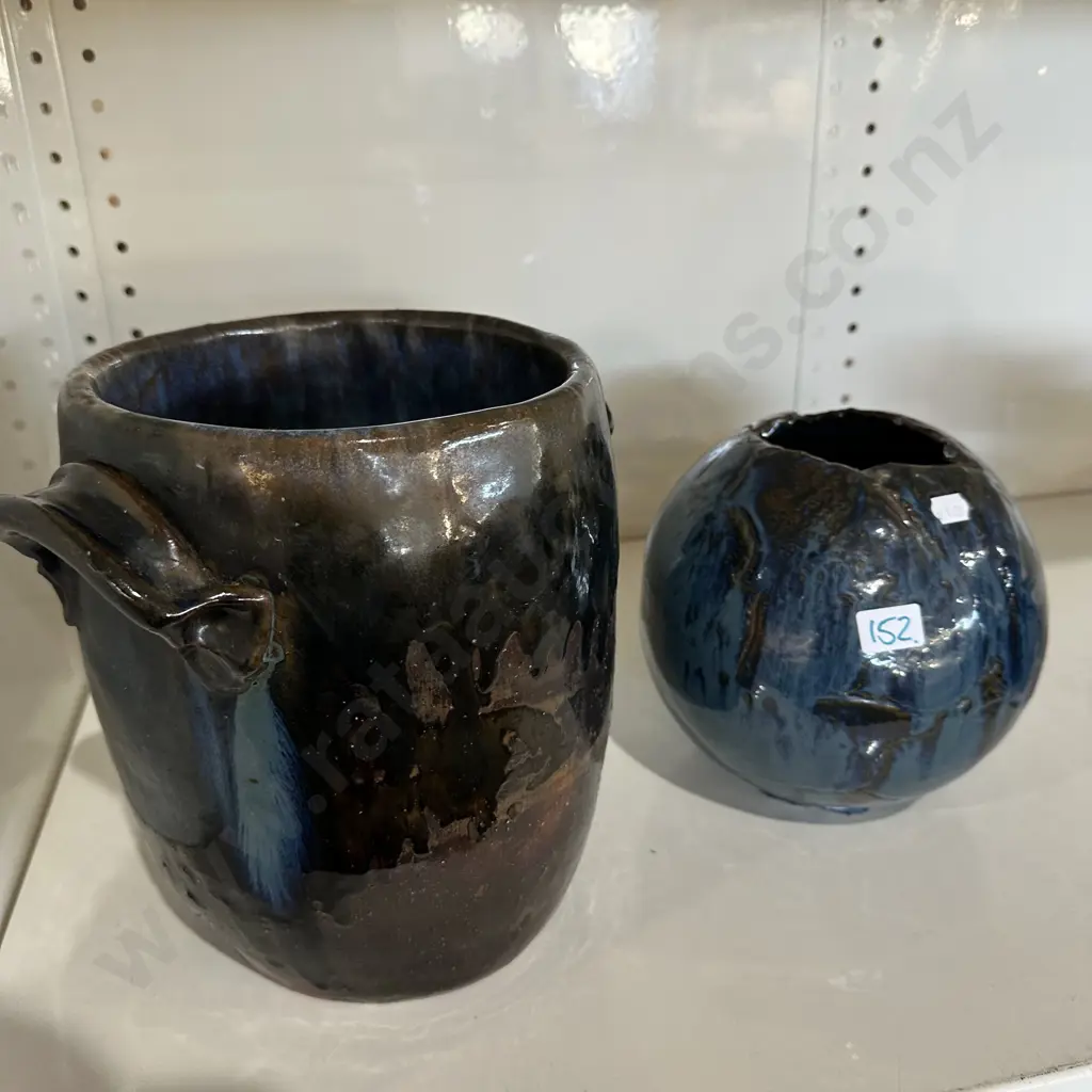 Two pottery vases, Image 1++