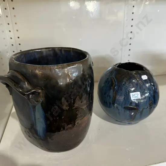 Two pottery vases,