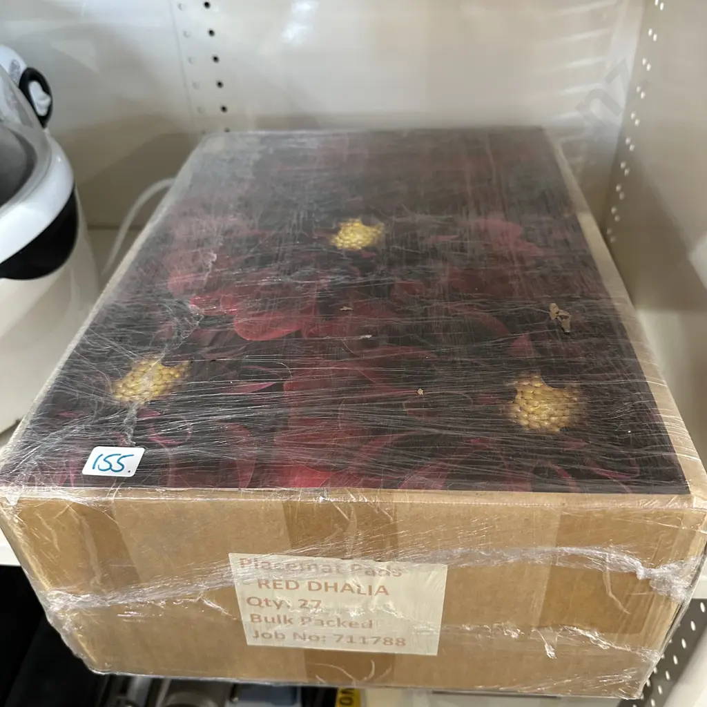 "golly gosh" placemats - Red Dhalia. Image 1++