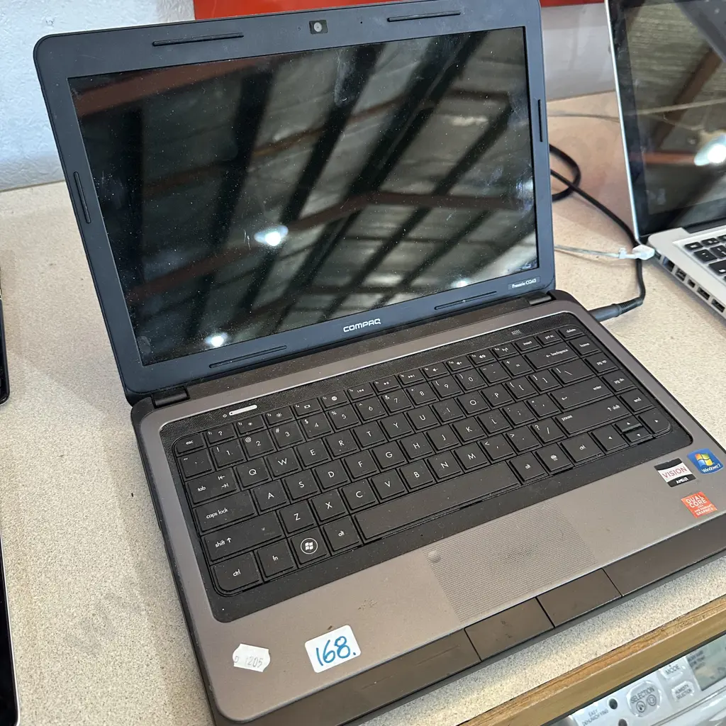 Compac laptop computer Image 1++
