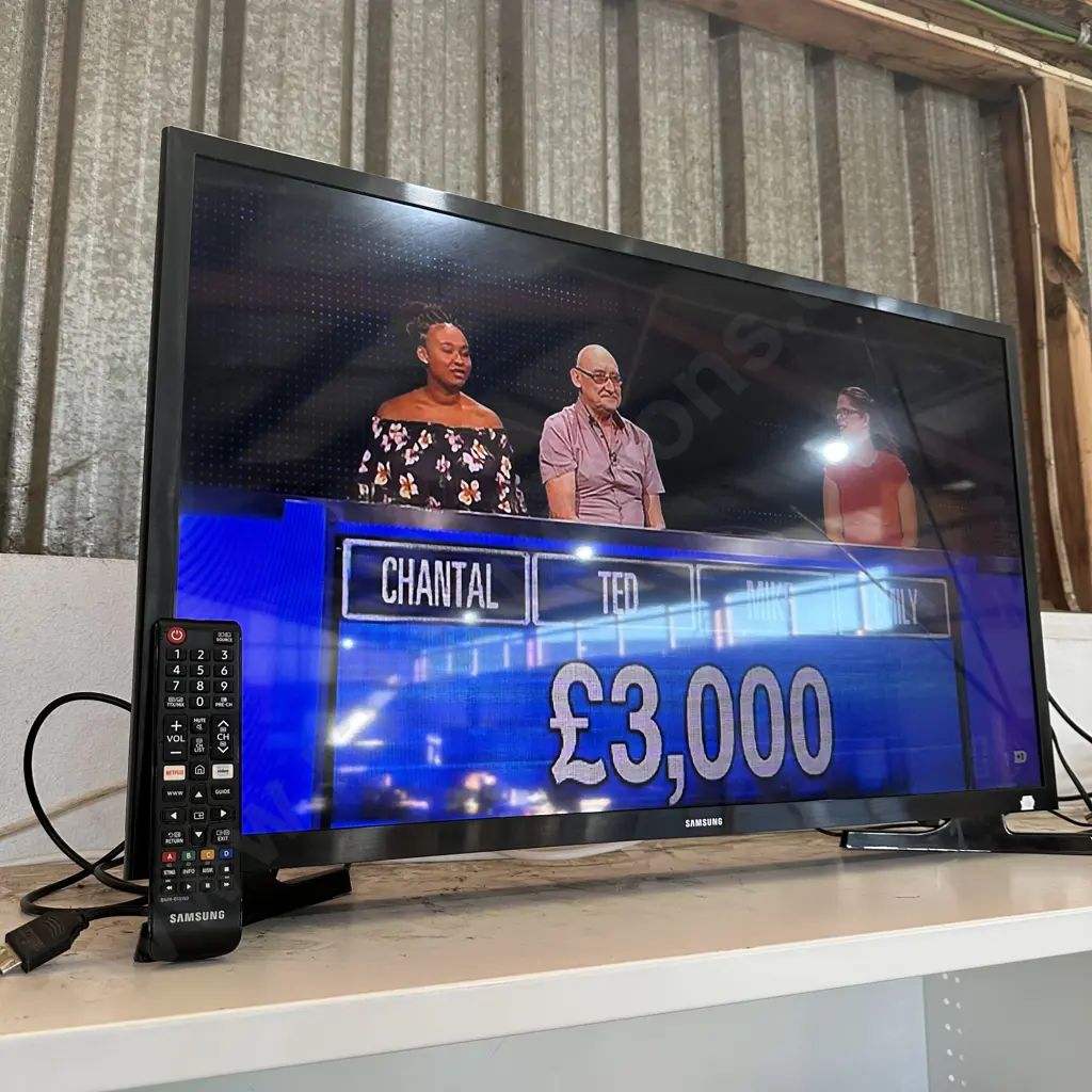 Samsung model UA32T5300AS TV with remote. Image 1++