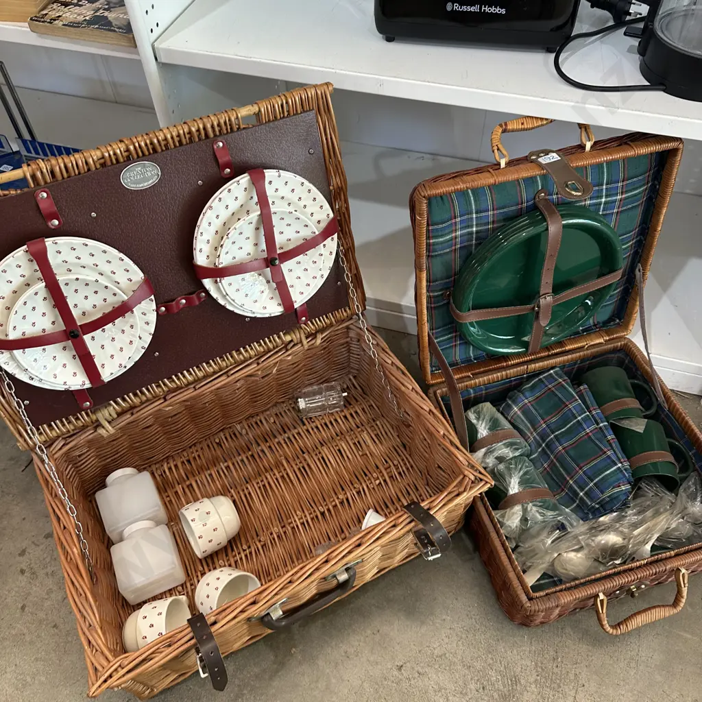 2 picnic baskets Image 1++