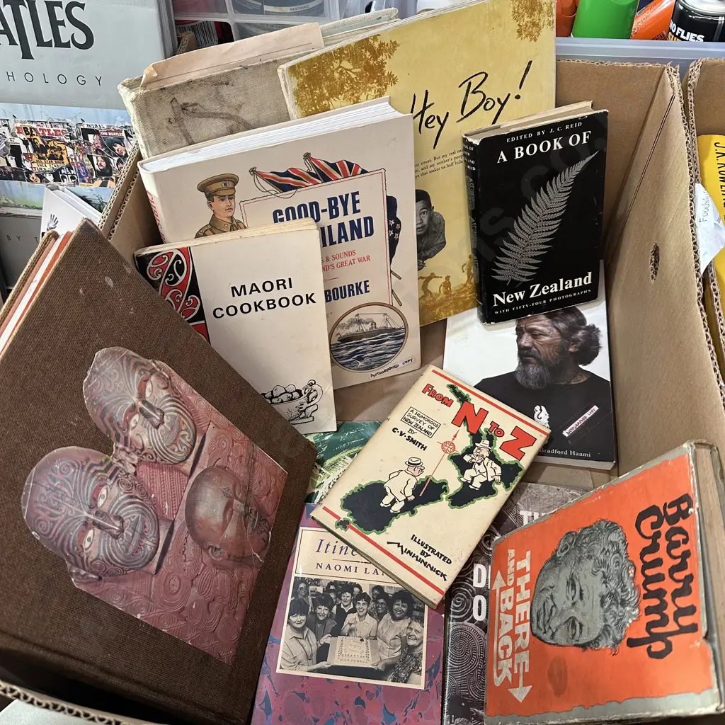 Box lot of collectable New Zealand books. Image 1++