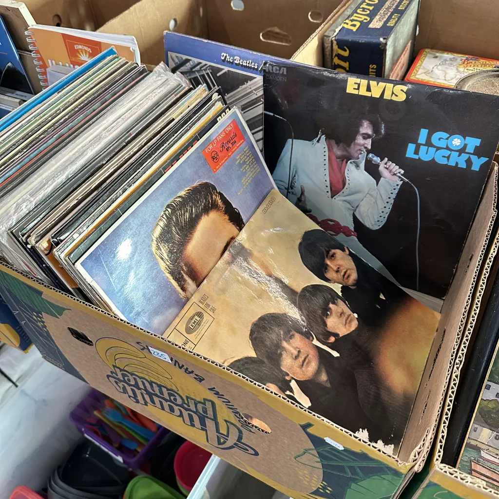 Box of assorted records including lots of Elvis, The beatles etc. Image 1++