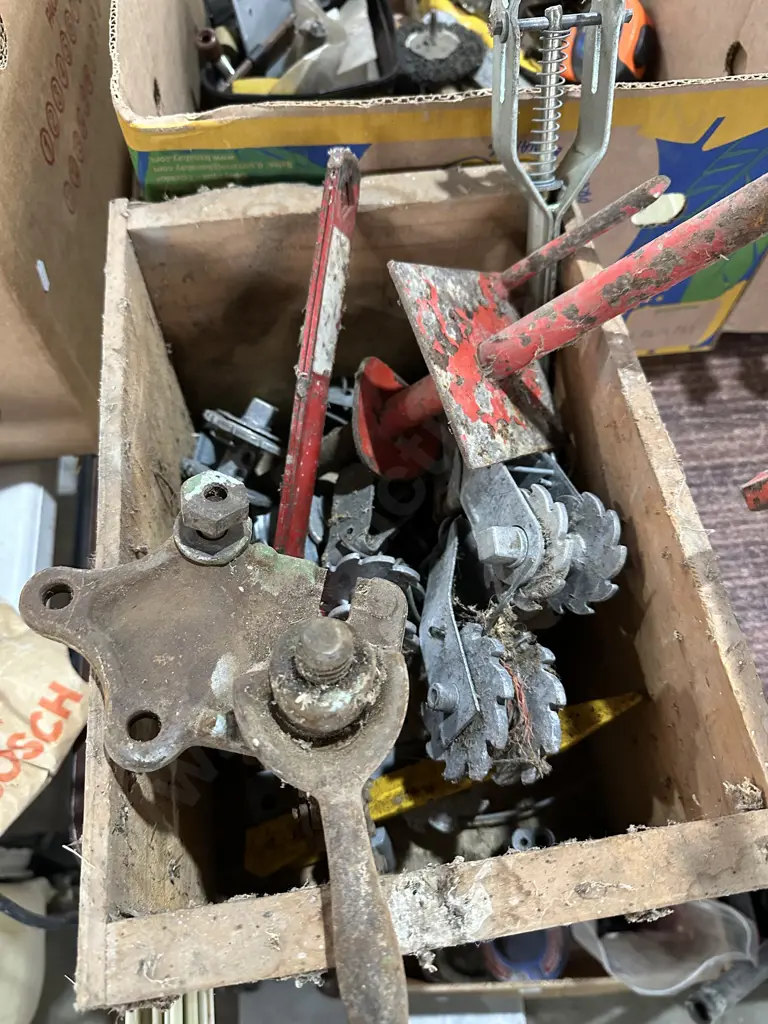 Cyclone nail box with fence wire spinning jenny and ratchet wire strainers etc. 2 photos Image 1++