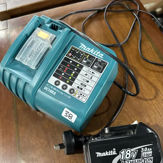 Makita DC18RA 14.4v-18v rapid battery charger. Plus a 3.0Ah Lithium ion battery.
