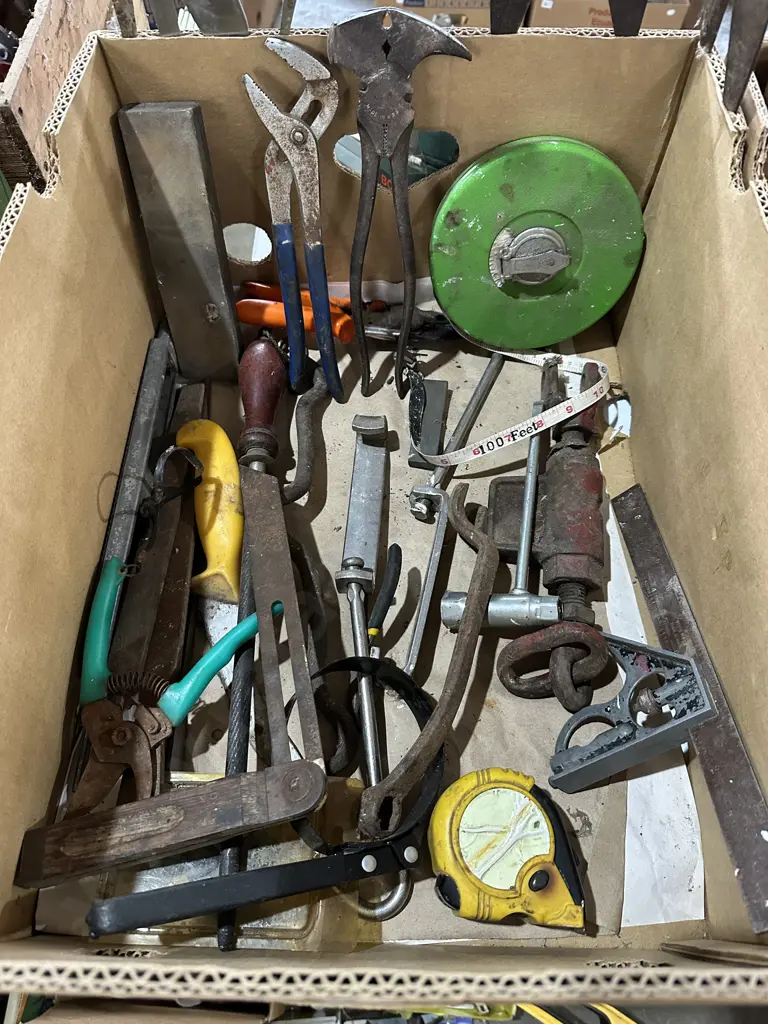 Box lot of assorted tools and fishing knives etc. Image 1++