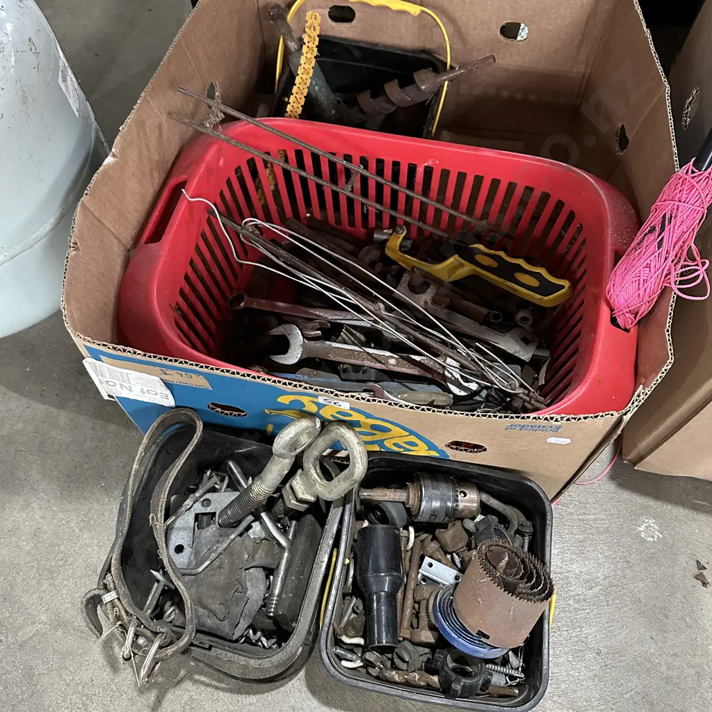 Box lot tools and hardware. Image 1++
