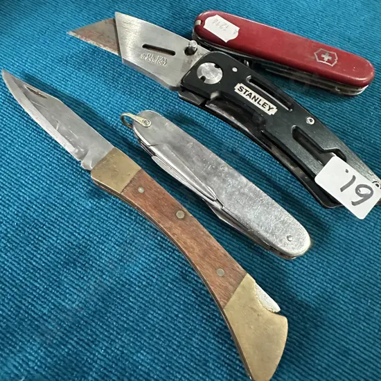 4 pocket knives