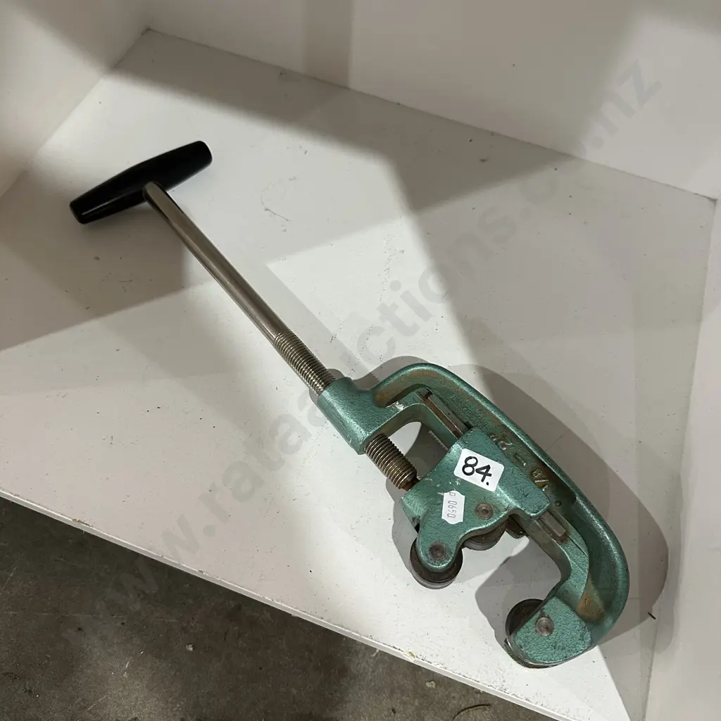 German made pipe cutter Image 1++