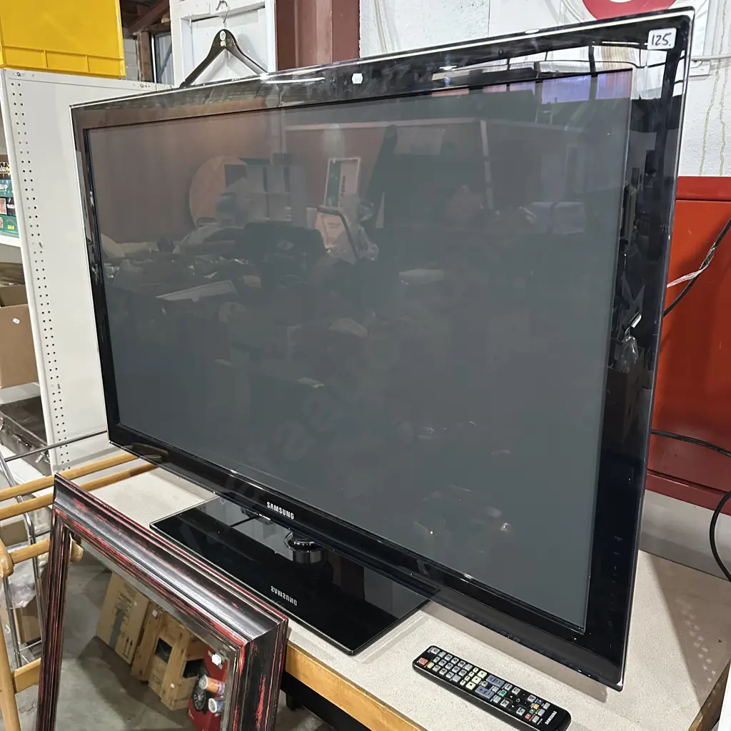 Samsung 50inch Plasma TV and remote Model PS50C550G1FXXY Image 1++