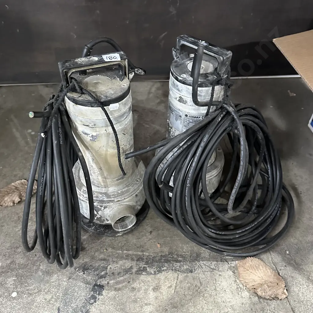 Pr of submersible pumps (plugs cut off) Image 1++