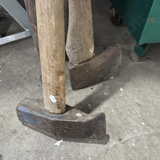 2 x axe
