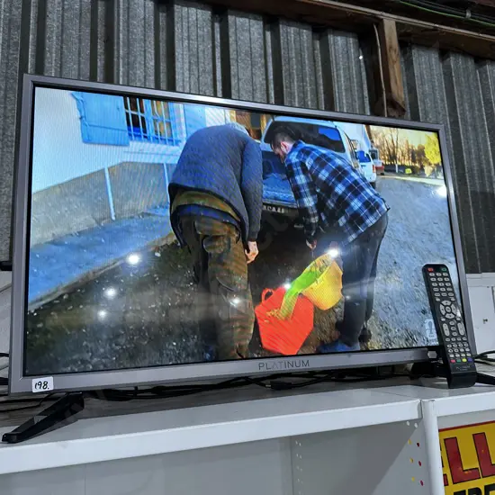 Platinum 32 inch HD LED/LCD TV Model PTL3206LED Plus remote