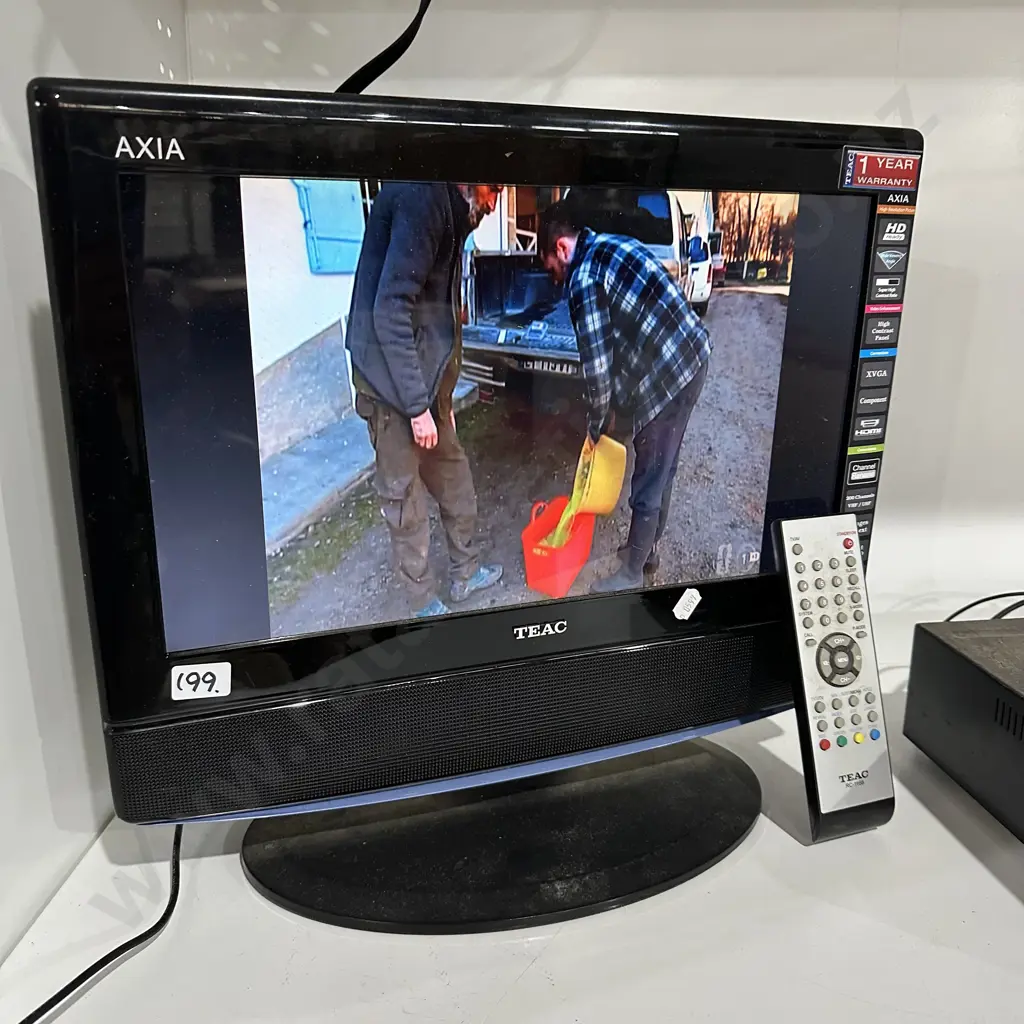Teac 16 inch High Resolution LCD TV Model LCD1530 with remote. Image 1++