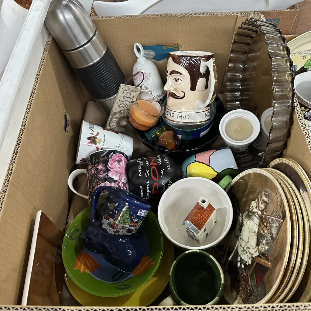Box lot arcuisine quiche dish, candles, bowls etc. Image 1++