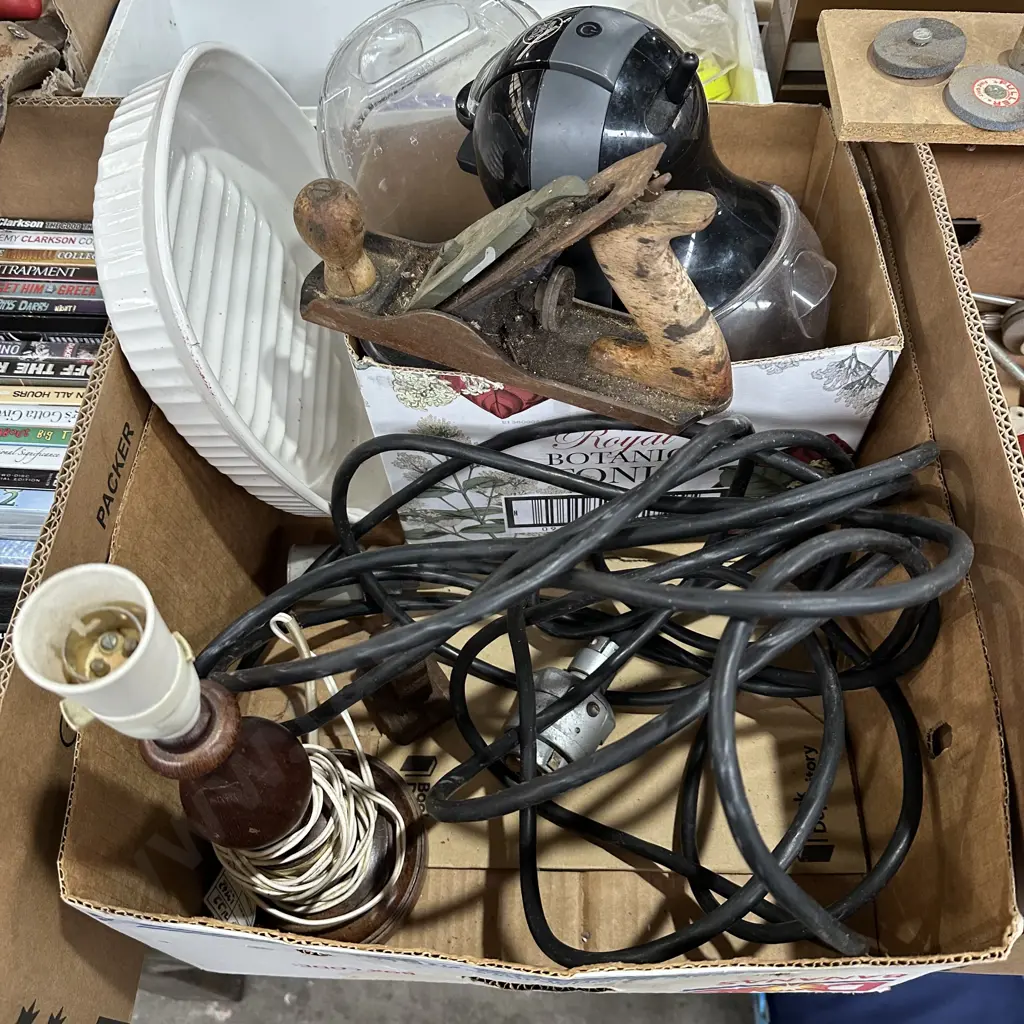 Box lot coffee machine, lamp, plane etc. Image 1++
