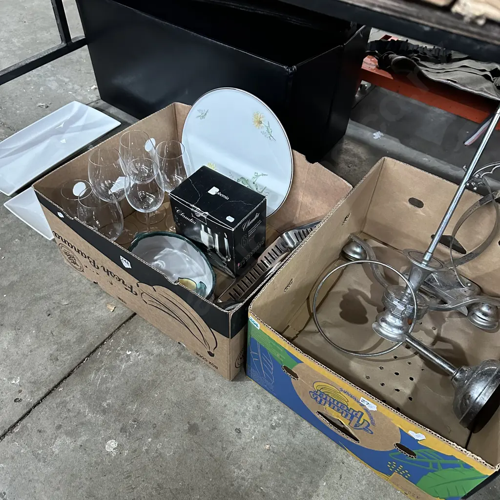 Bay lot of assorted items. Image 1++