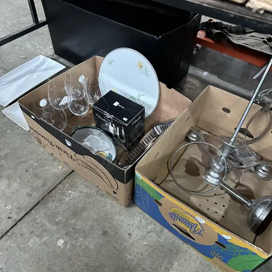 Bay lot of assorted items.