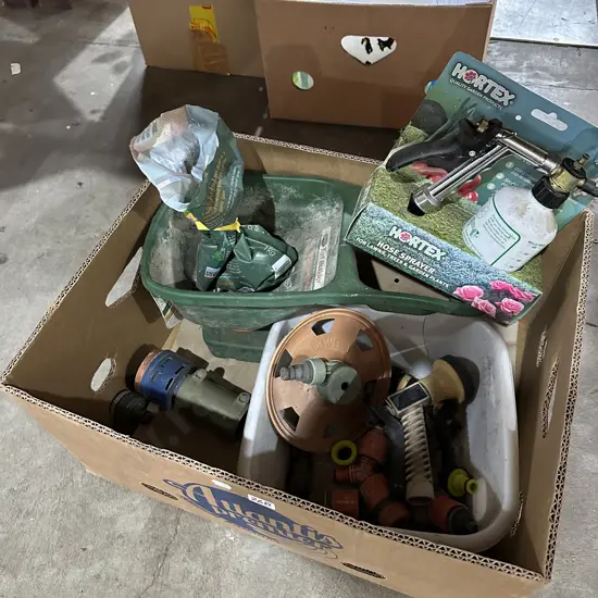 Box lot gardening items including hand held spreader plus fertiliser sprayer etc.
