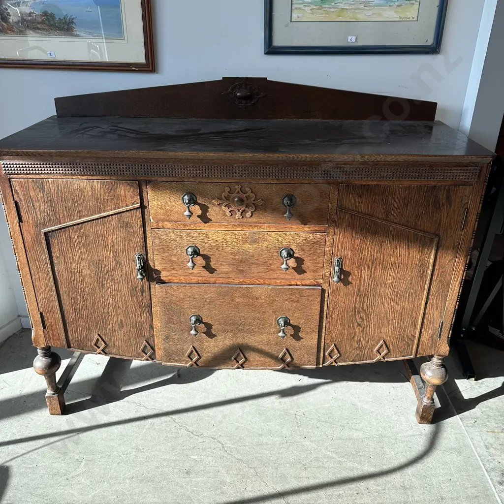 1940s Oak sideboard Image 1++