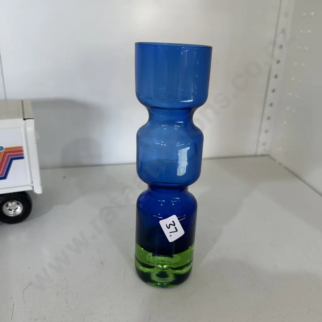 art glass vase 8 1/2 inch Image 1++